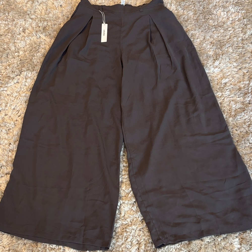 NWT. Ododos Gray Wide-Leg Pants